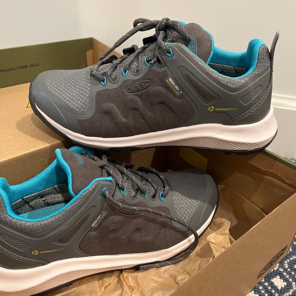 Keen waterproof sneakers 7 new in box